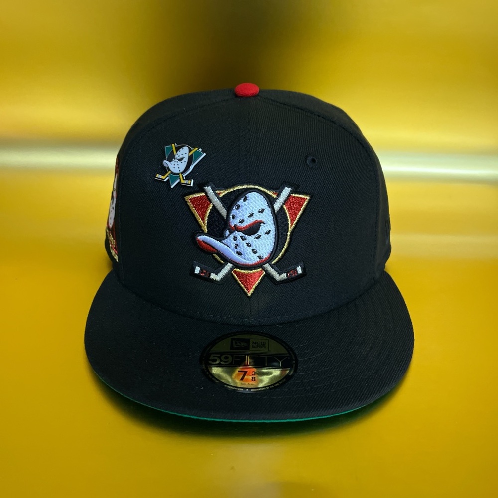 New Era 59fifty Black Anaheim Ducks Decade 7 3/8 Cap - Picture 2 of 6